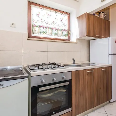 2 Bedroom Stunning Apartment In Rukavac Apartment *