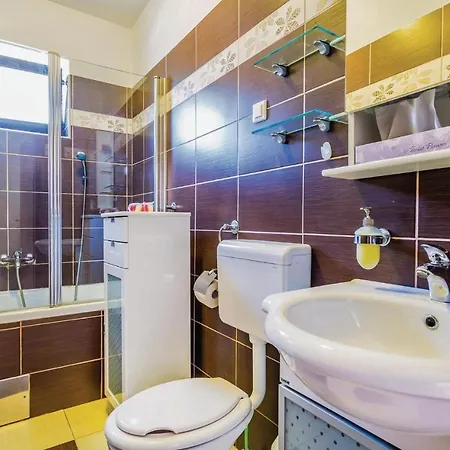 2 Bedroom Stunning Apartment In Rukavac Apartment *